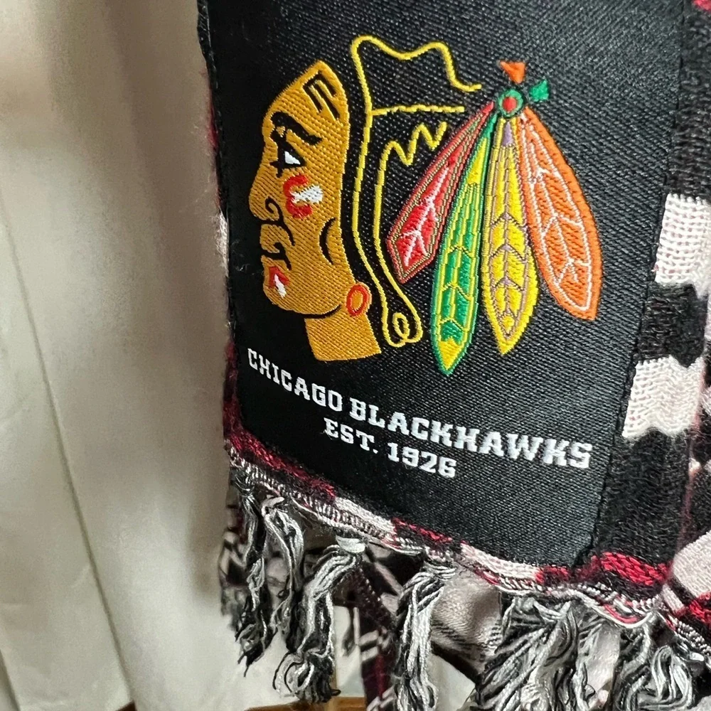 Forever Collectibles Chicago Blackhawks NHL Checkered Scarf